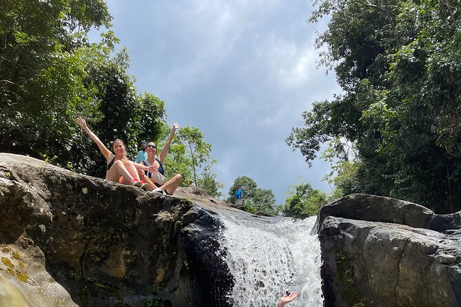 El Yunque Rainforest Tour with Waterslides and Beach - Stop 2: Luquillo Beach and the food kiosk strip break