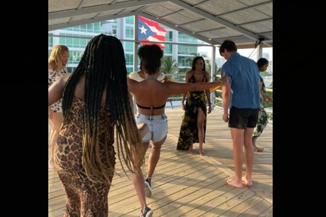 Learn Salsa in San Juan - Vivid beginner lesson - Key reasons this rooftop salsa class is worth your time