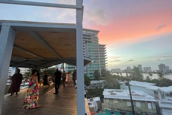 Learn Salsa in San Juan - Vivid beginner lesson - Small group attention: why max 12 makes a difference
