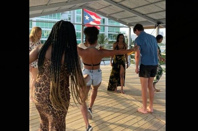 Learn Salsa in San Juan - Vivid beginner lesson - Who should book this salsa lesson (and who might skip it)