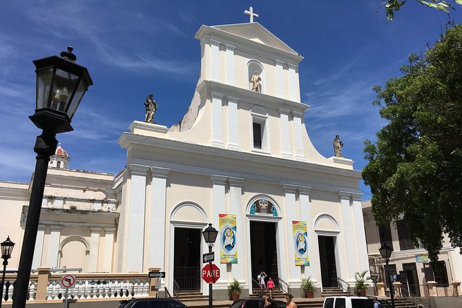 Old San Juan and El Morro Castle Walking Tour - Catedral Basilica Menor de San Juan Bautista: Tombs You Can Actually See