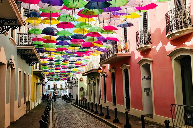 Old San Juan Historical Walking Tour - Stop 3: Cuartel de Ballajá, walking inside for a quick architecture hit