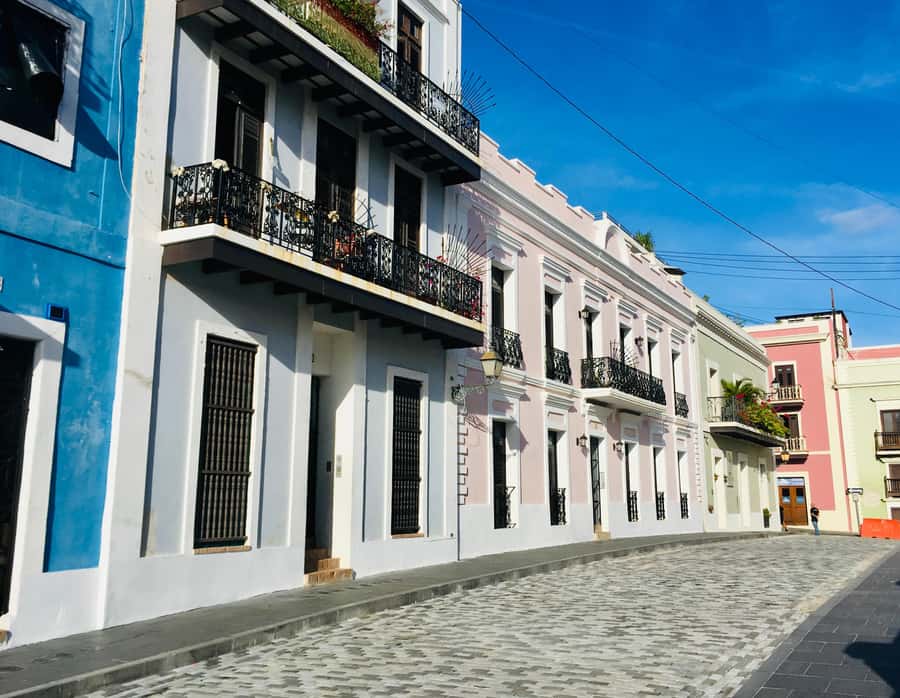Old San Juan: San Cristobal Castle and Old Town Walking Tour - The Old Town Walk After the Castle: Where the Government Lives
