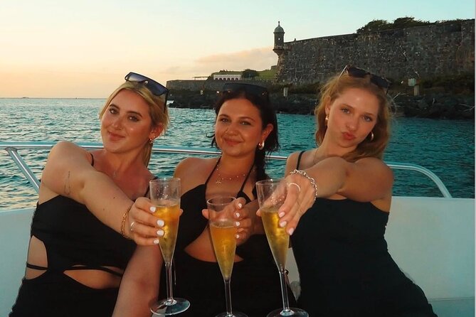 Private Old San Juan Bay Boat Sunset-Night Cruise - Castillo San Felipe del Morro: the photo moment that makes the night pop
