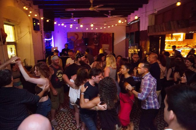 Puerto Rican Salsa Class and Night Out in San Juan, Puerto Rico - Entering the 8:00 pm salsa rhythm: lesson then local hangout practice