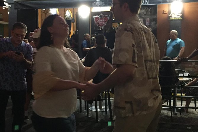 Salsa Dance Class in San Juan – Learn from Local Experts - How the class works with beginners and mixed skill levels