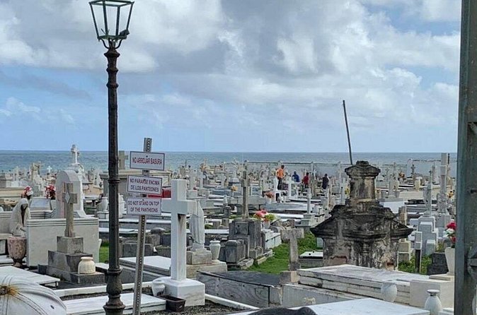 San Juan Haunted History Walking Tour - Catedral Basilica and Casa Blanca: Ponce de León’s remains and doors that act weird