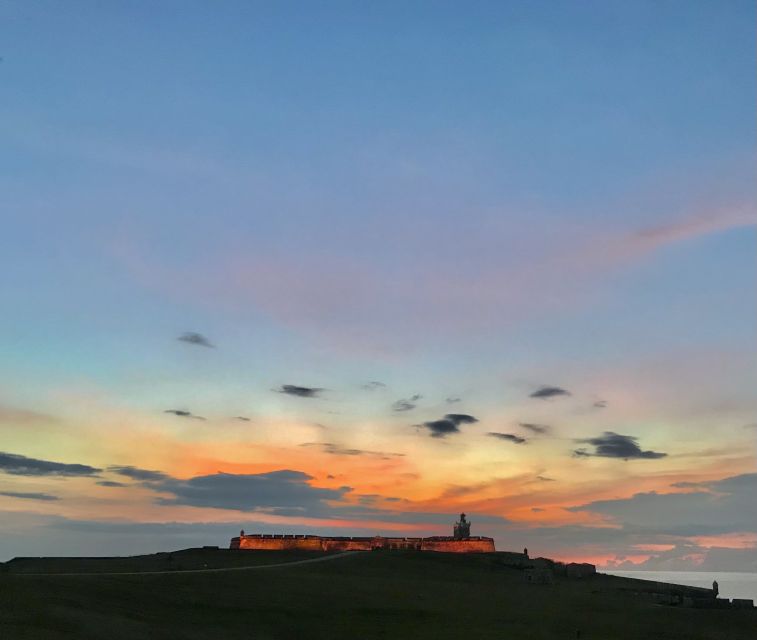 San Juan: Old Town Sunset Walking Tour - La Fortaleza (UNESCO): a palace that points toward the fort system