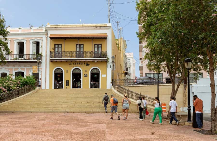 Tour de Viejo San Juan en Español - Legends and secrets that make the streets feel alive