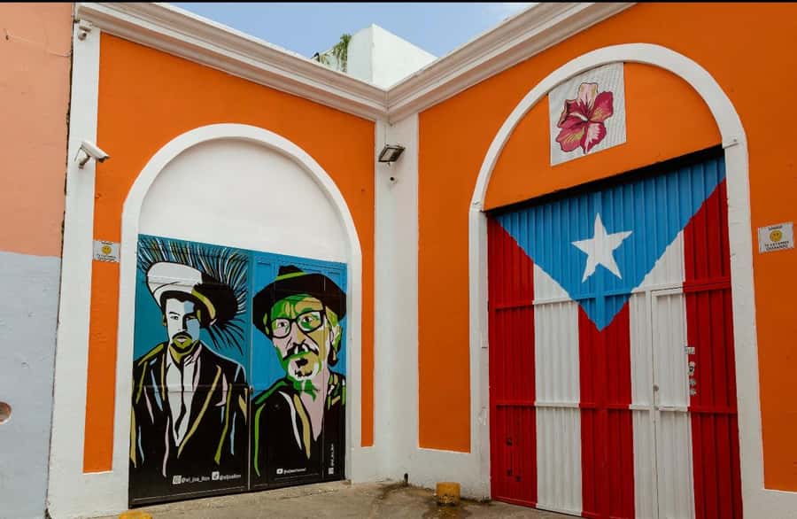 Tour de Viejo San Juan en Español - Cobblestones, walls, and the defensive logic of the city