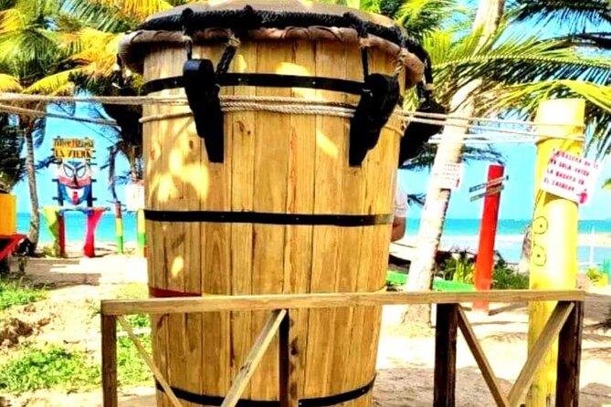 "Unique Tour" Loiza, Cultue, Art & Bomba Dance Class on The Beach - Stop 2: Samuel Lind’s art studio and how Loíza identity shows up in the work